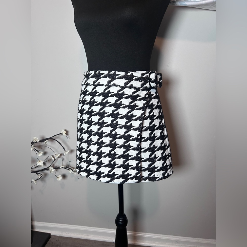 Forever 21 Houndstooth Wrap Mini Skirt Black White Preppy Academia Size 27
